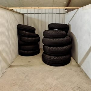 Opslag van autobanden of garage apparatuur